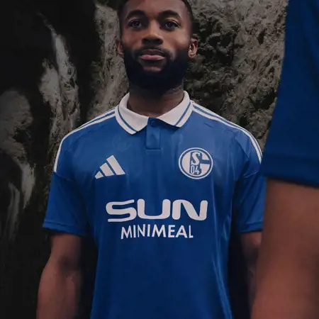 Dit zijn de Schalke 04 voetbalshirts 2024-2025