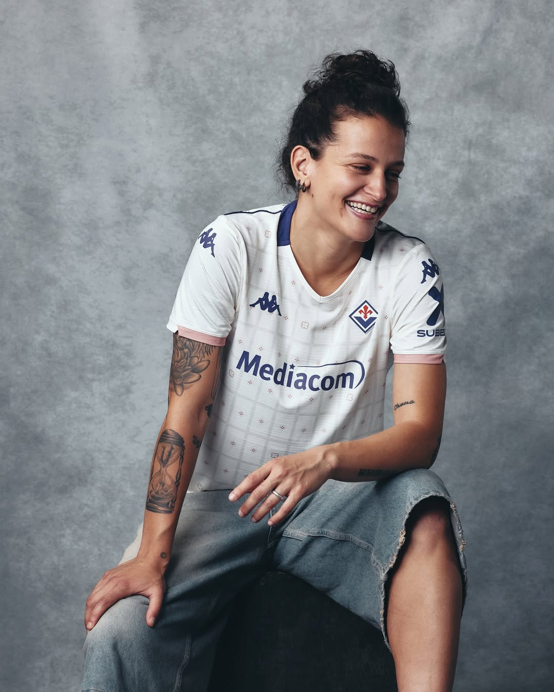 Fiorentina voetbalshirts 2025-2026 geïnspireerd door shirts jaren '90, basiliek en Arno