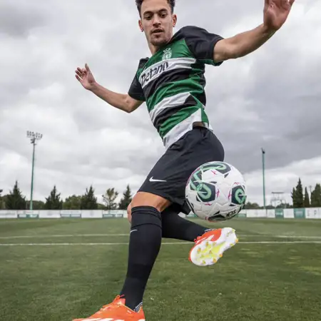 Sporting Lissabon voetbalshirt 2024-2025 eerbetoon aan Stromp en Europa Cup II