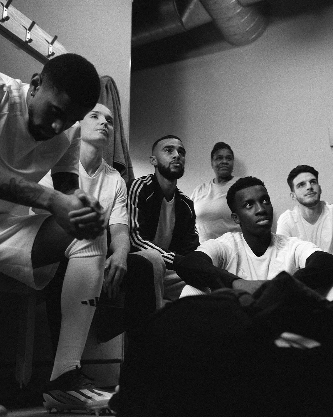 Arsenal draagt wit voetbalshirt in FA Cup wedstrijd tegen Liverpool