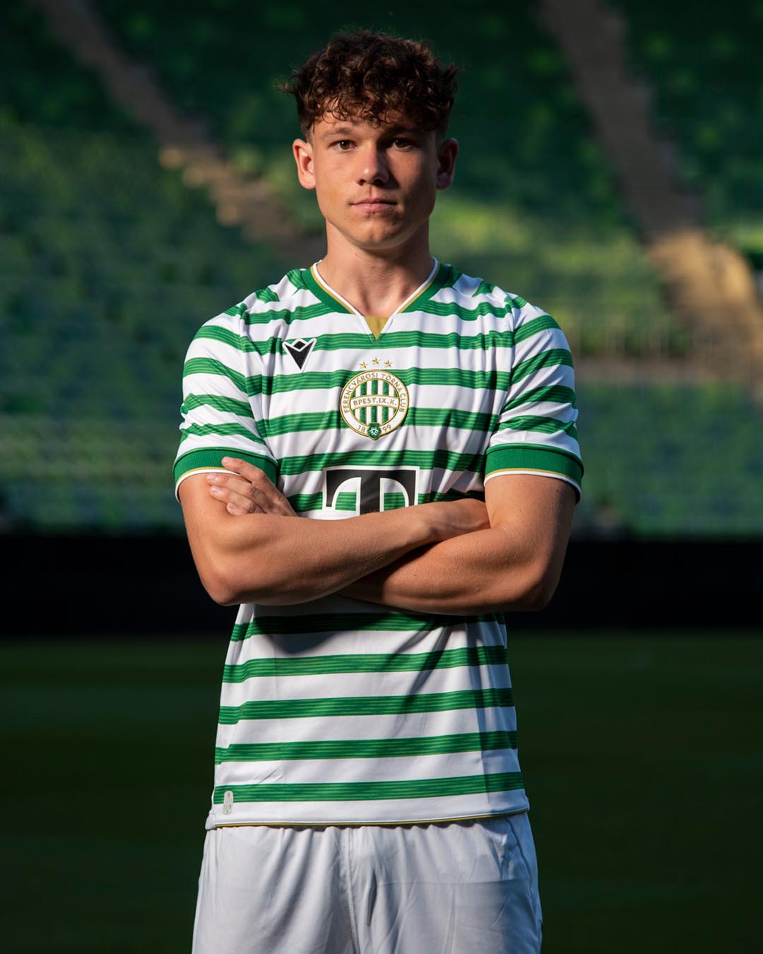 Ferencváros voetbalshirts 2025-2026: retro horizontale strepen en Hongaarse trots