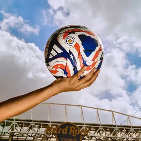 Dit is de officiële adidas wedstrijdbal voor het WK voor clubteams 2025!