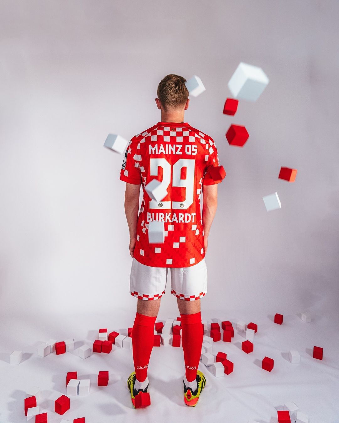 FSV Mainz voetbalshirts 2024-2025: Een moderne twist aan het verleden