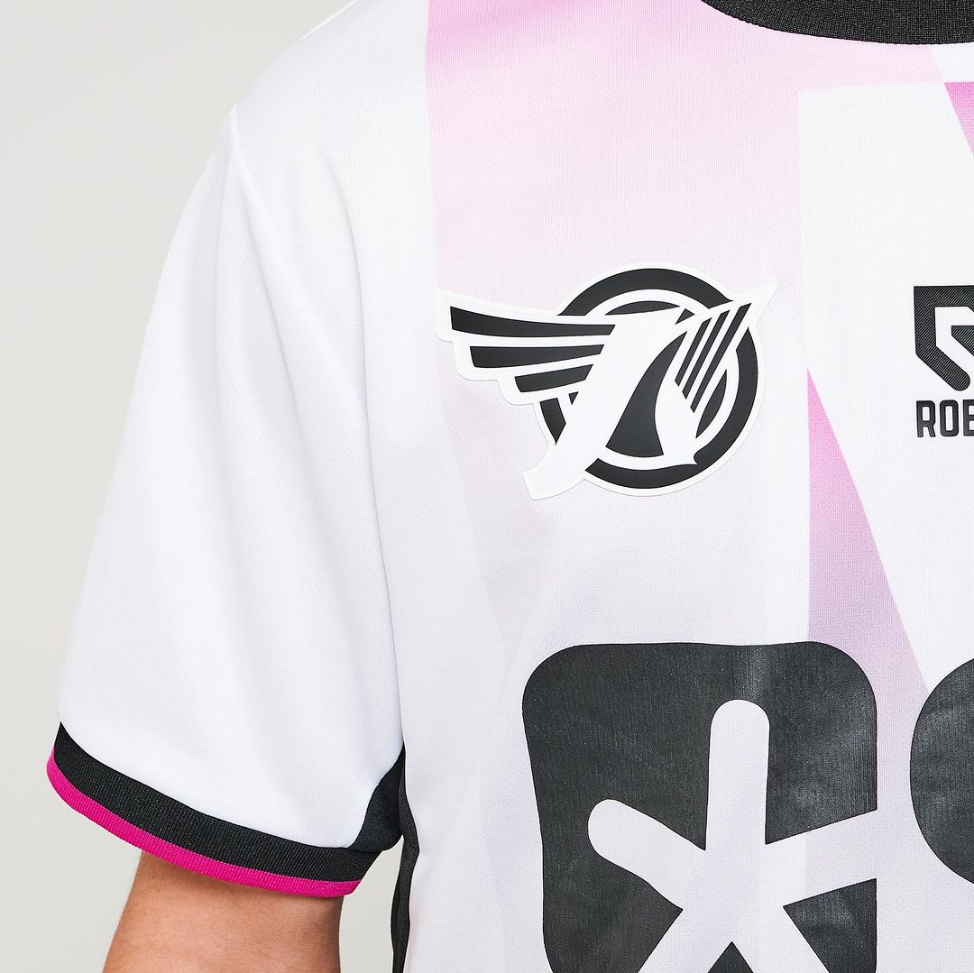 Dit is het FC Groningen 050 Eurosonic Noorderslag voetbalshirt 2024