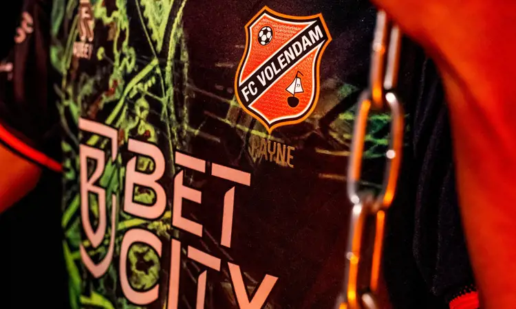 Dit is het FC Volendam kermis voetbalshirt 2023-2024
