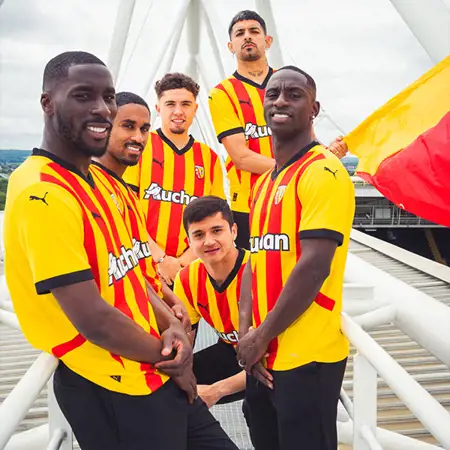 RC Lens voetbalshirts 2024-2025 geïnspireerd door stadion en heritage