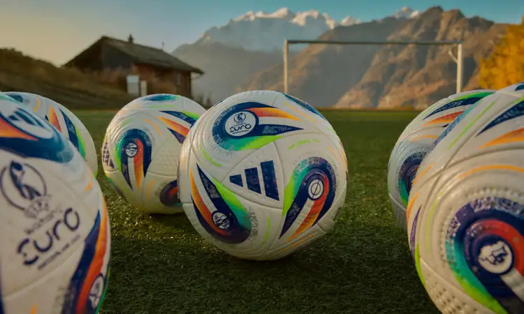 Met deze adidas wedstrijdbal wordt het EK 2025 vrouwenvoetbal gespeeld