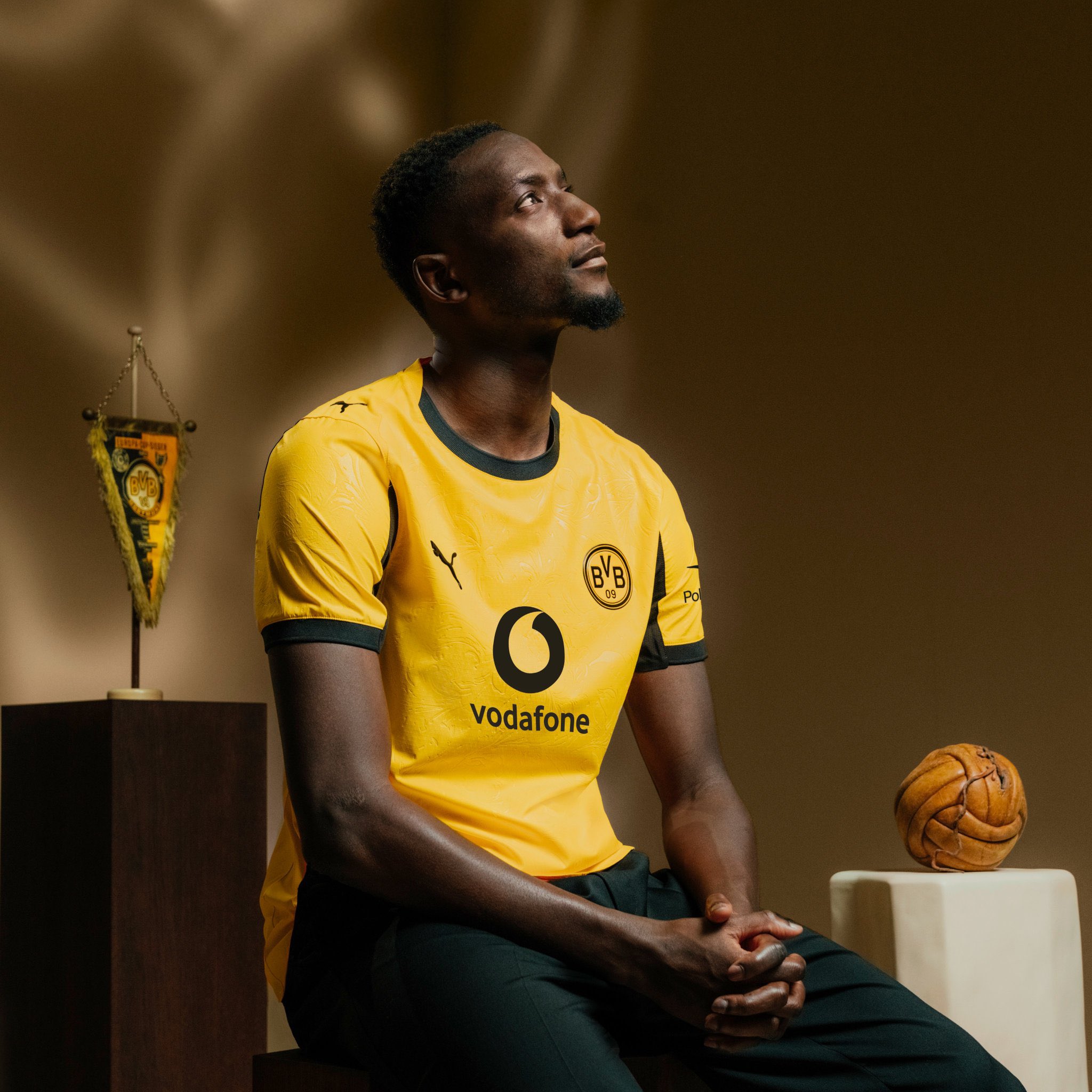 Borussia Dortmund cup voetbalshirt 2025-2026 geïnspireerd door shirt jaren '60