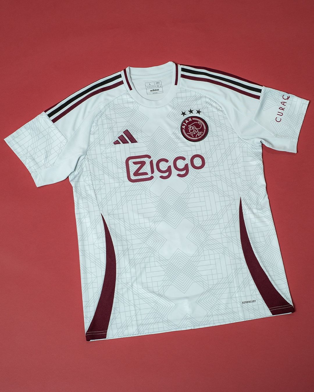Ajax 3e shirt 2024-2025 eert Andreaskruizen en Amsterdammertjes! 