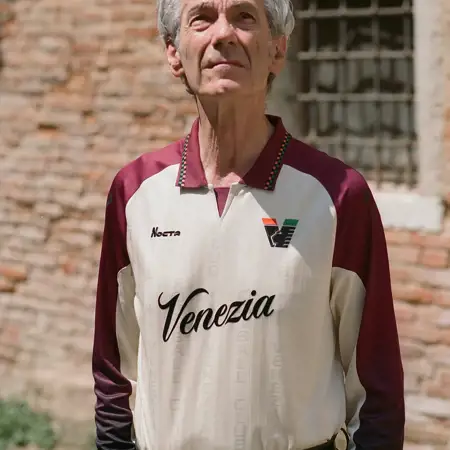 Dit zijn de Venezia FC voetbalshirts 2025-2026 van NOCTA