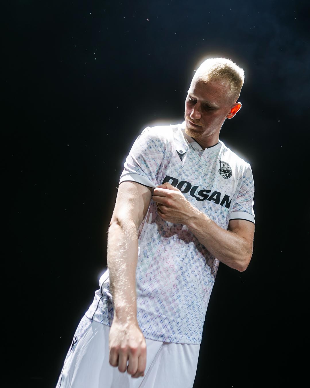 Dit zijn de Viktoria Plzeň  voetbalshirts 2025-2026