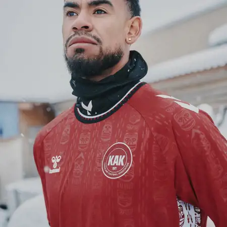 Dit zijn de fascinerende Groenland voetbalshirts 2025-2026 van Hummel