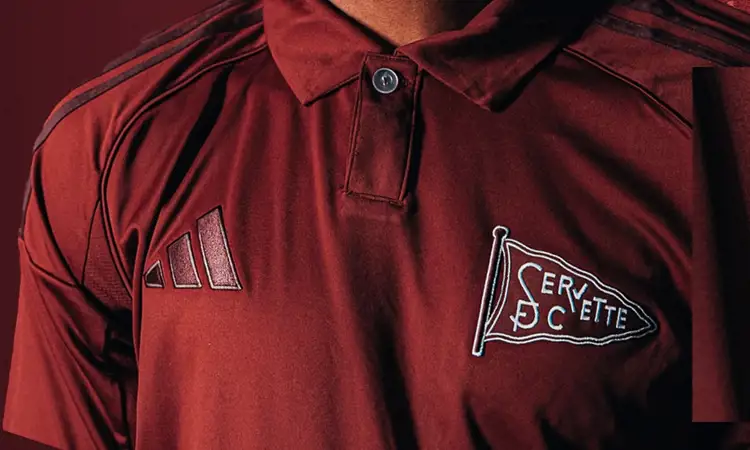 Dit is het Servette FC voetbalshirt ter ere van 135 jarig bestaan