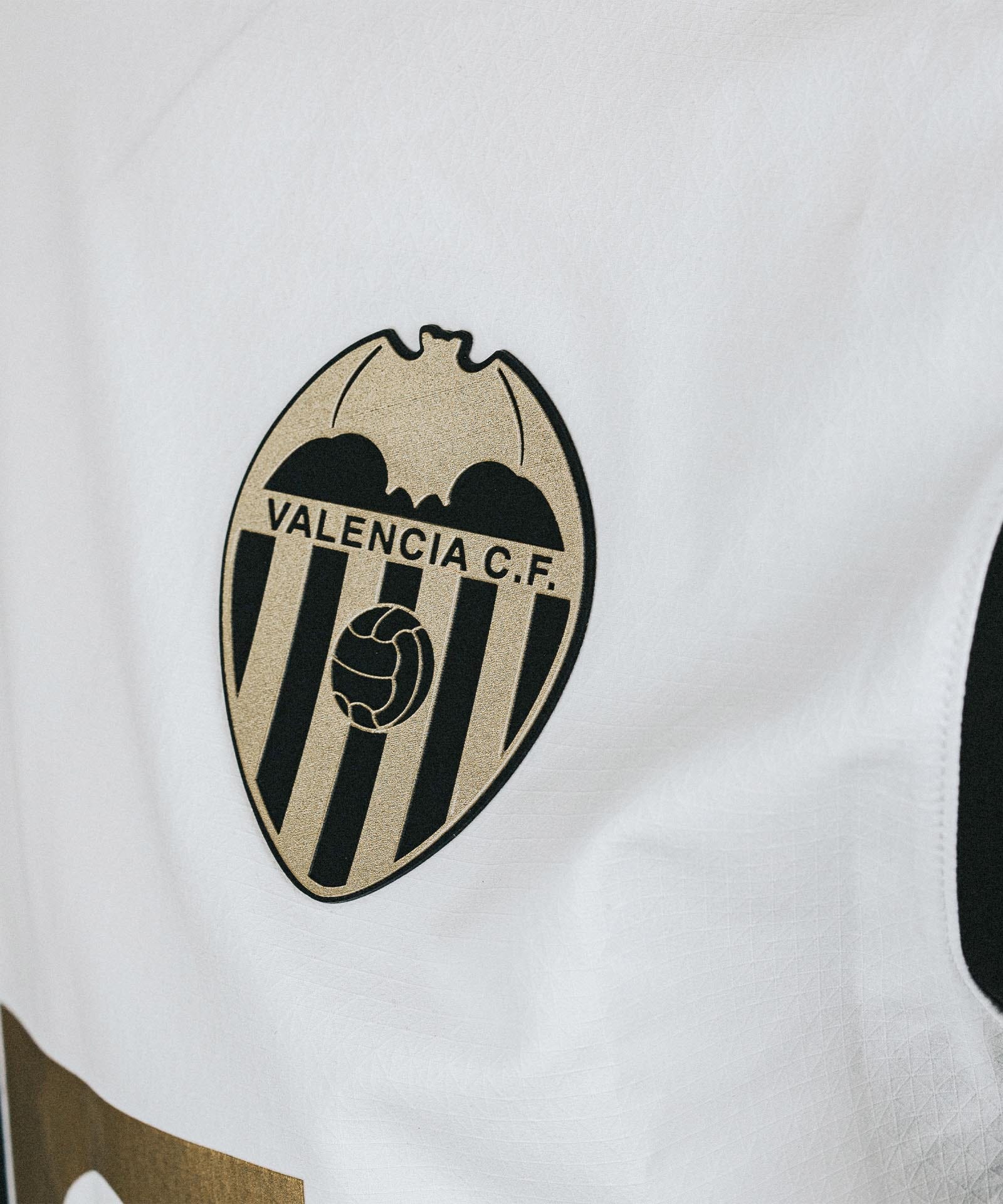 Valencia voetbalshirts 2024-2025 geïnspireerd door shirts 2003-2004