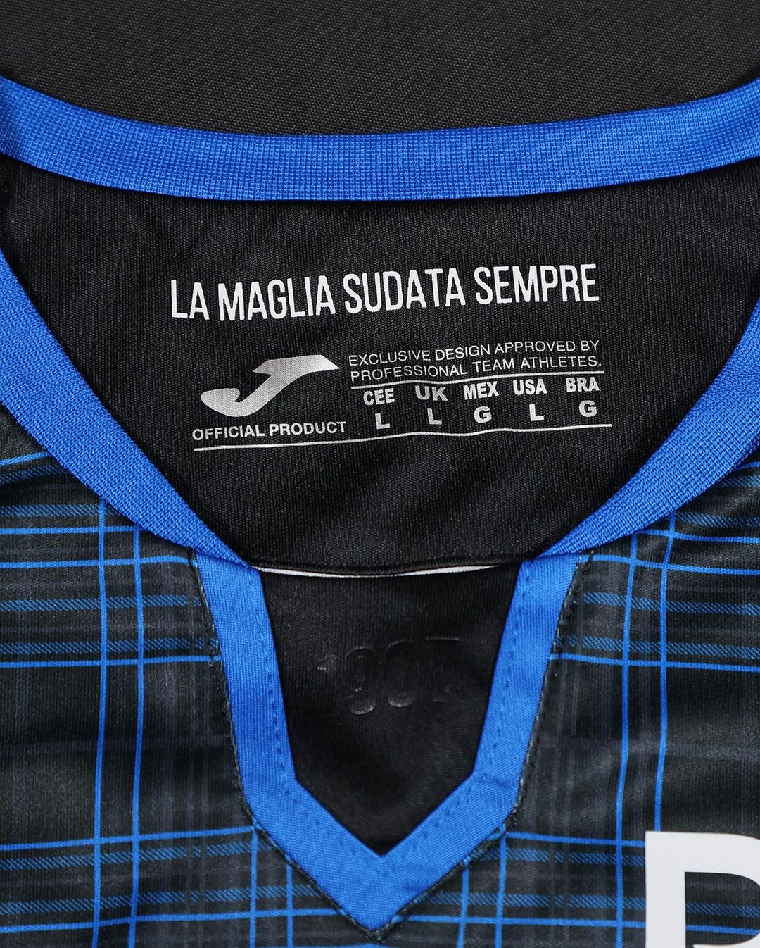 Dit is het Atalanta Bergamo Christmas voetbalshirt 2023-2024