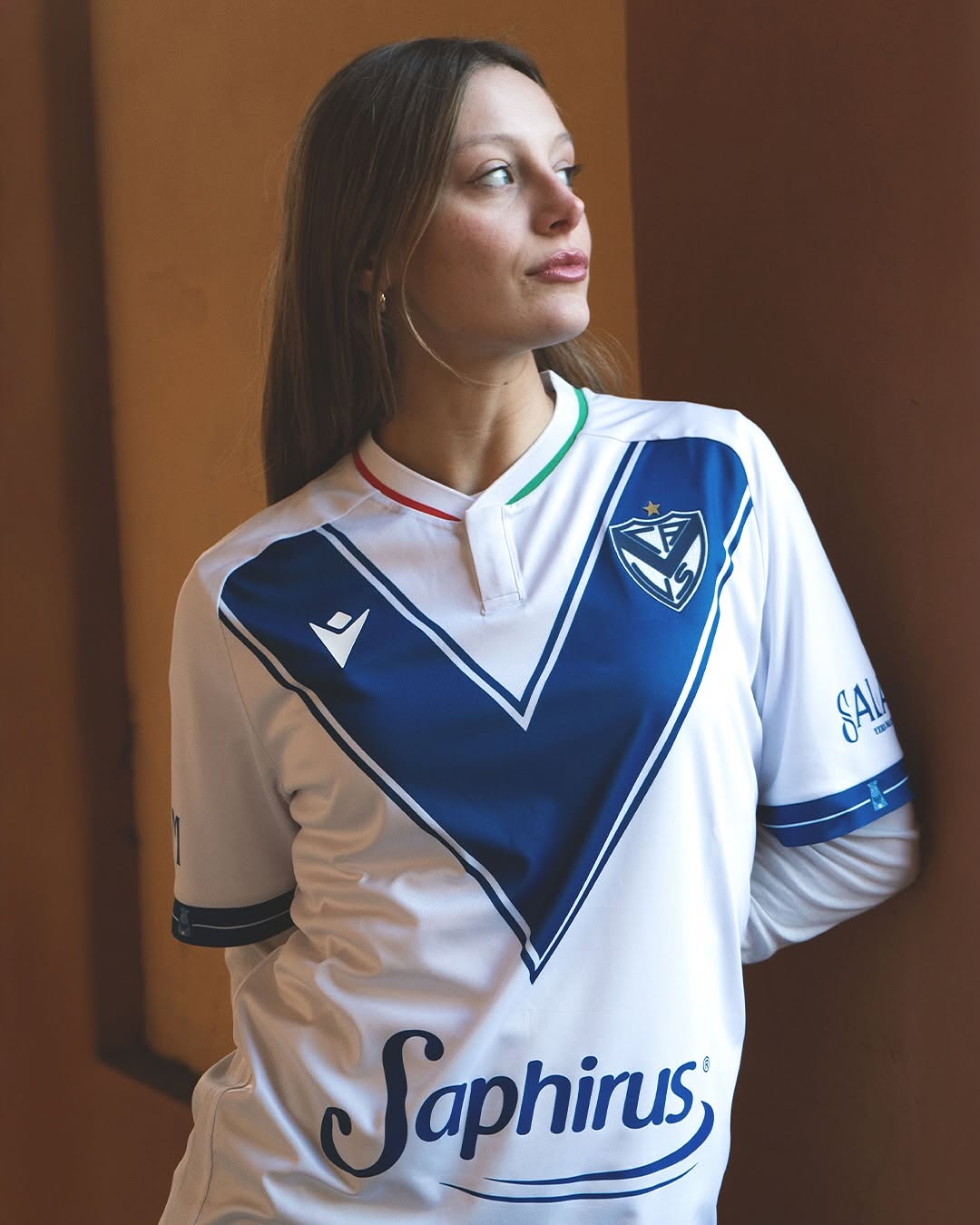 Dit zijn de Vélez Sarsfield voetbalshirts 2025 van Macron