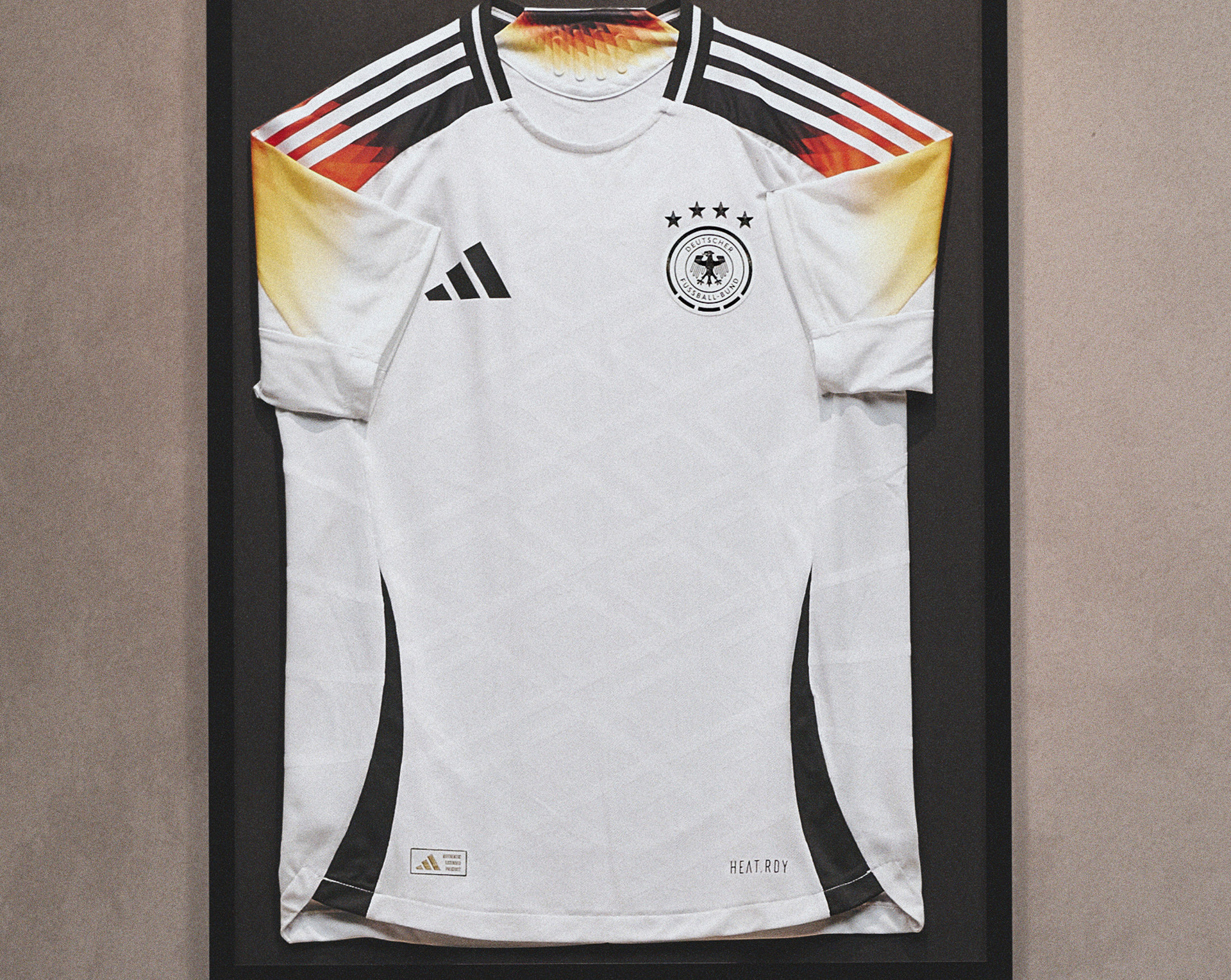 Duitsland Euro 2024 voetbalshirt in stijl jaren '90! 