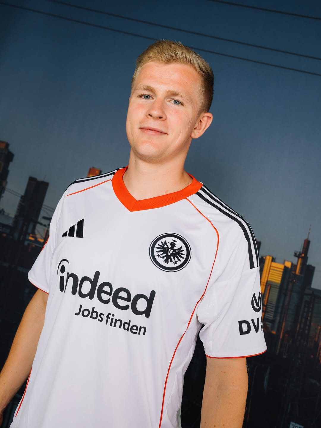 Dit zijn de Eintracht Frankfurt voetbalshirts 2025-2026 van adidas