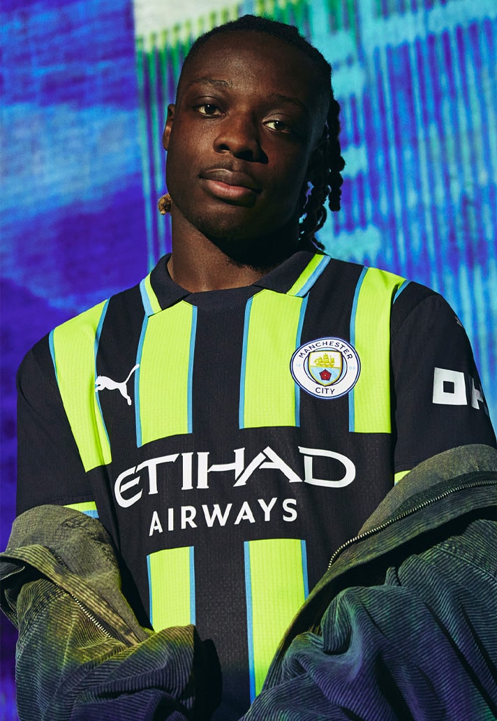 Manchester City uitshirt 20242025 geïnspireerd door shirt 19981999