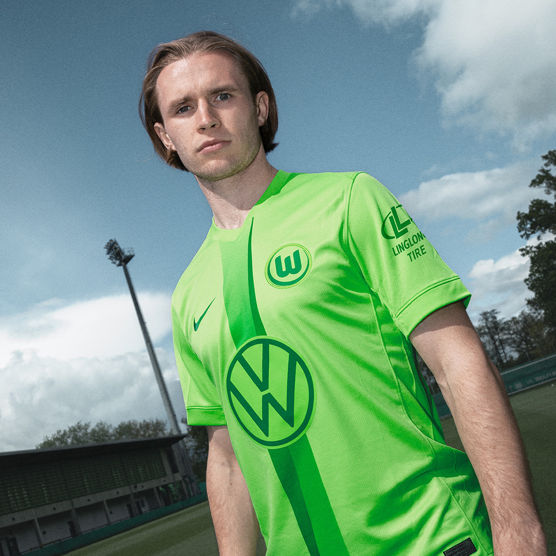VFL Wolfsburg voetbalshirts 2024-2025 bevatten gradiënt effect