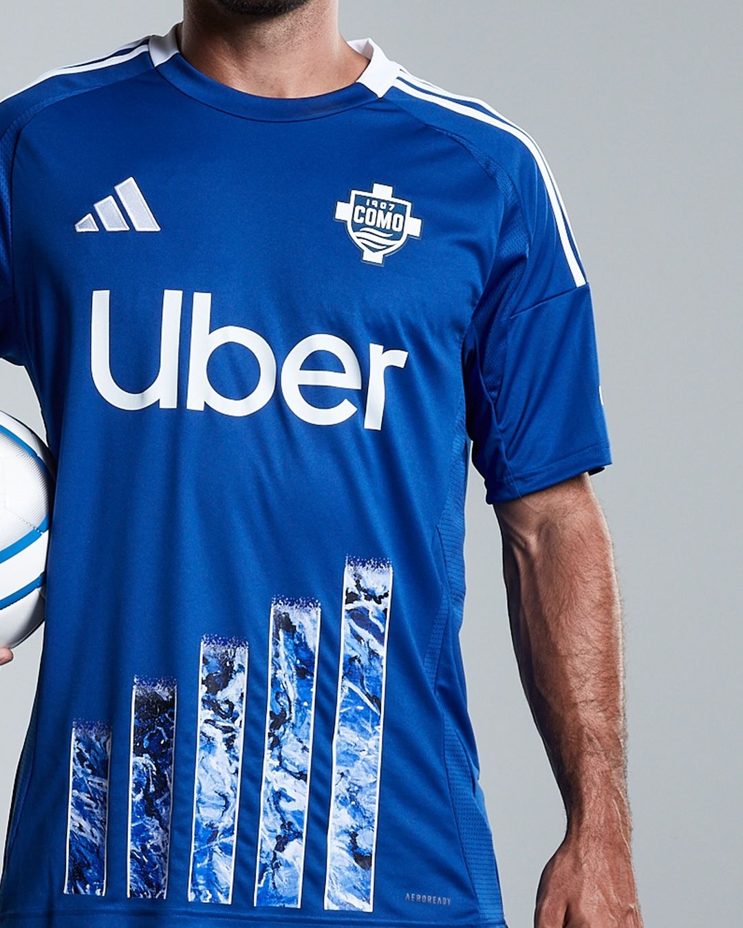 Dit zijn de Como 1907 voetbalshirts 2024-2025