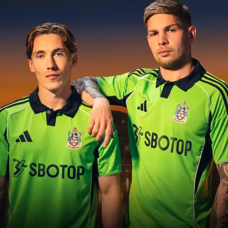 Fulham voetbalshirts 2025-2026 ode aan stadion, retro shirt en elegantie!