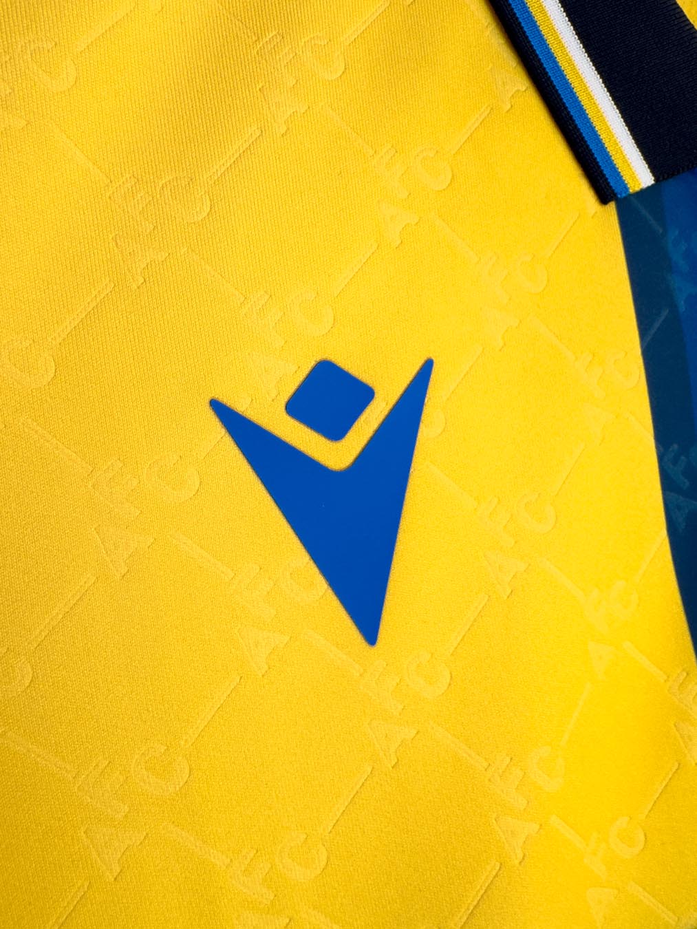 Dit zijn de APOEL FC voetbalshirts 2025-2026