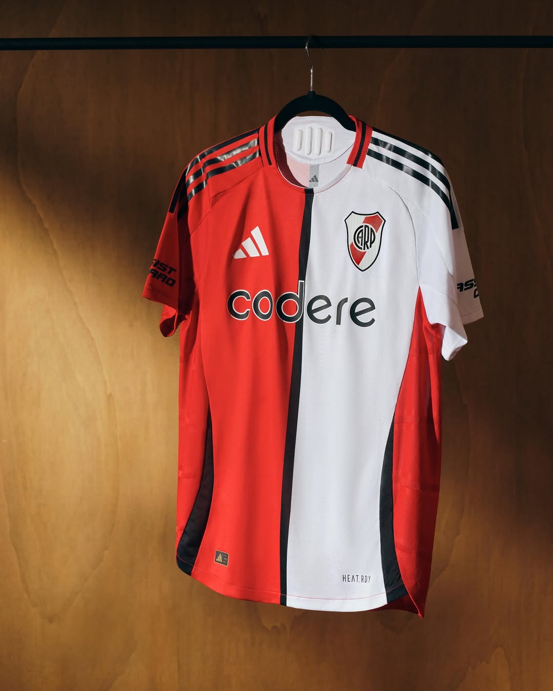 River Plate 3e shirt 2025-2026 bevat half-om-half design!
