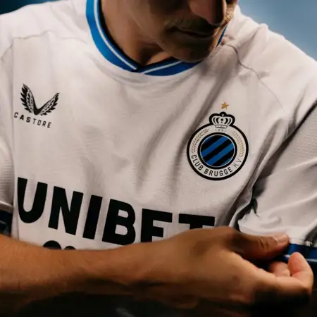 Club Brugge voetbalshirts 2024-2025 geïnspireerd door retro shirts en Brugse Reien
