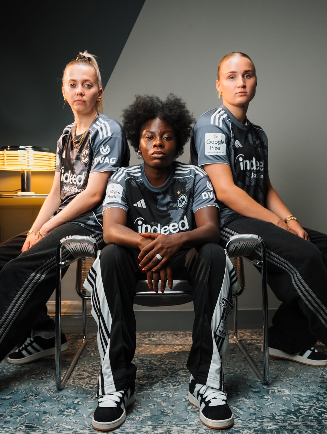 Dit zijn de Eintracht Frankfurt voetbalshirts 2025-2026 van adidas