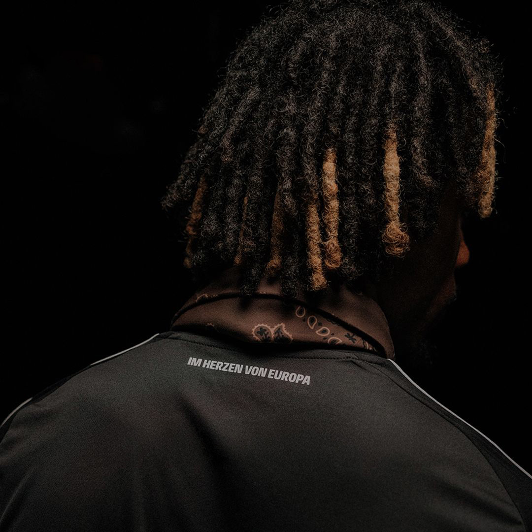 Dit zijn de Eintracht Frankfurt voetbalshirts 2025-2026 van adidas