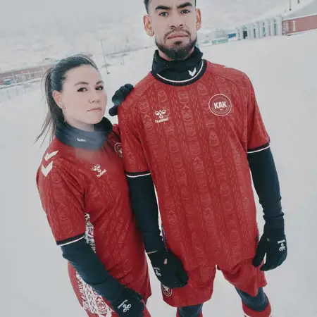 Dit zijn de fascinerende Groenland voetbalshirts 2025-2026 van Hummel