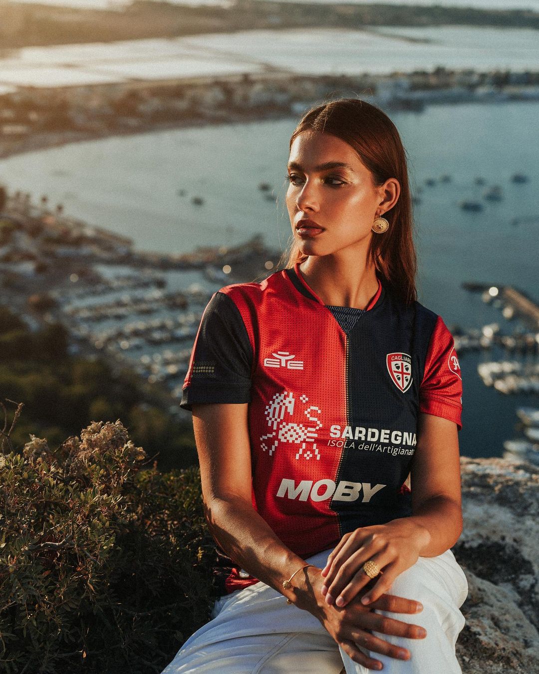 Dit zijn de Cagliari Calcio voetbalshirts 2024-2025