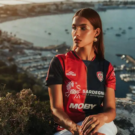 Dit zijn de Cagliari Calcio voetbalshirts 2024-2025