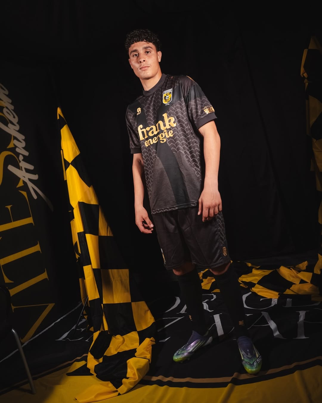 Dit zijn de Vitesse voetbalshirts 2025-2026