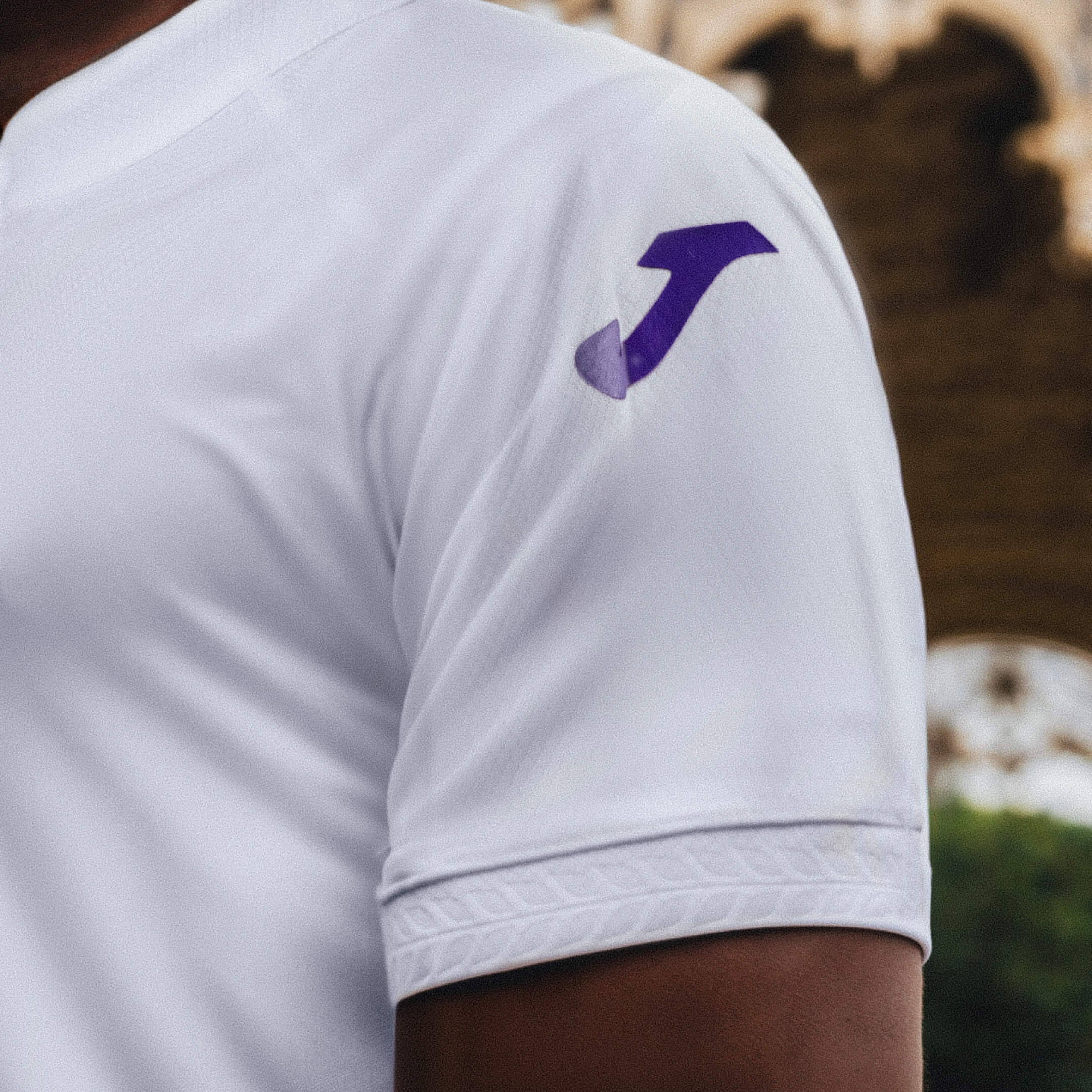 Anderlecht voetbalshirts 2024-2025 hebben Art Nouveau patroon