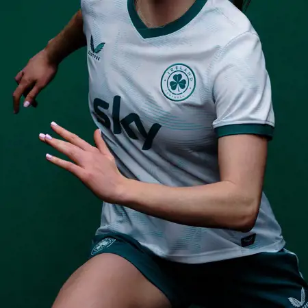 Dit zijn de Ierland vrouwen voetbalshirts 2025-2026