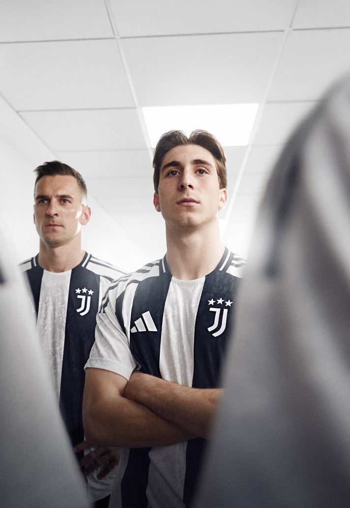 Juventus thuisshirt 2024-2025 geïnspireerd door maanlandschap