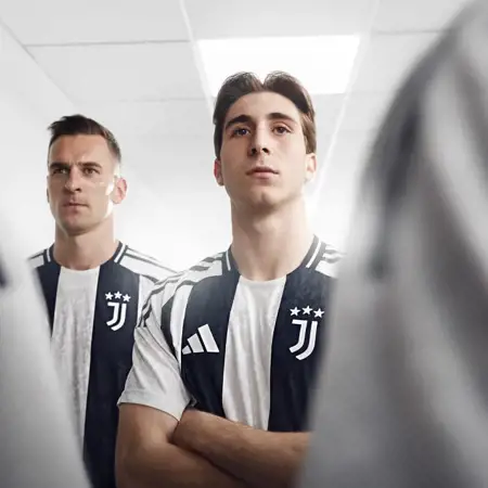 Juventus thuisshirt 2024-2025 geïnspireerd door maanlandschap