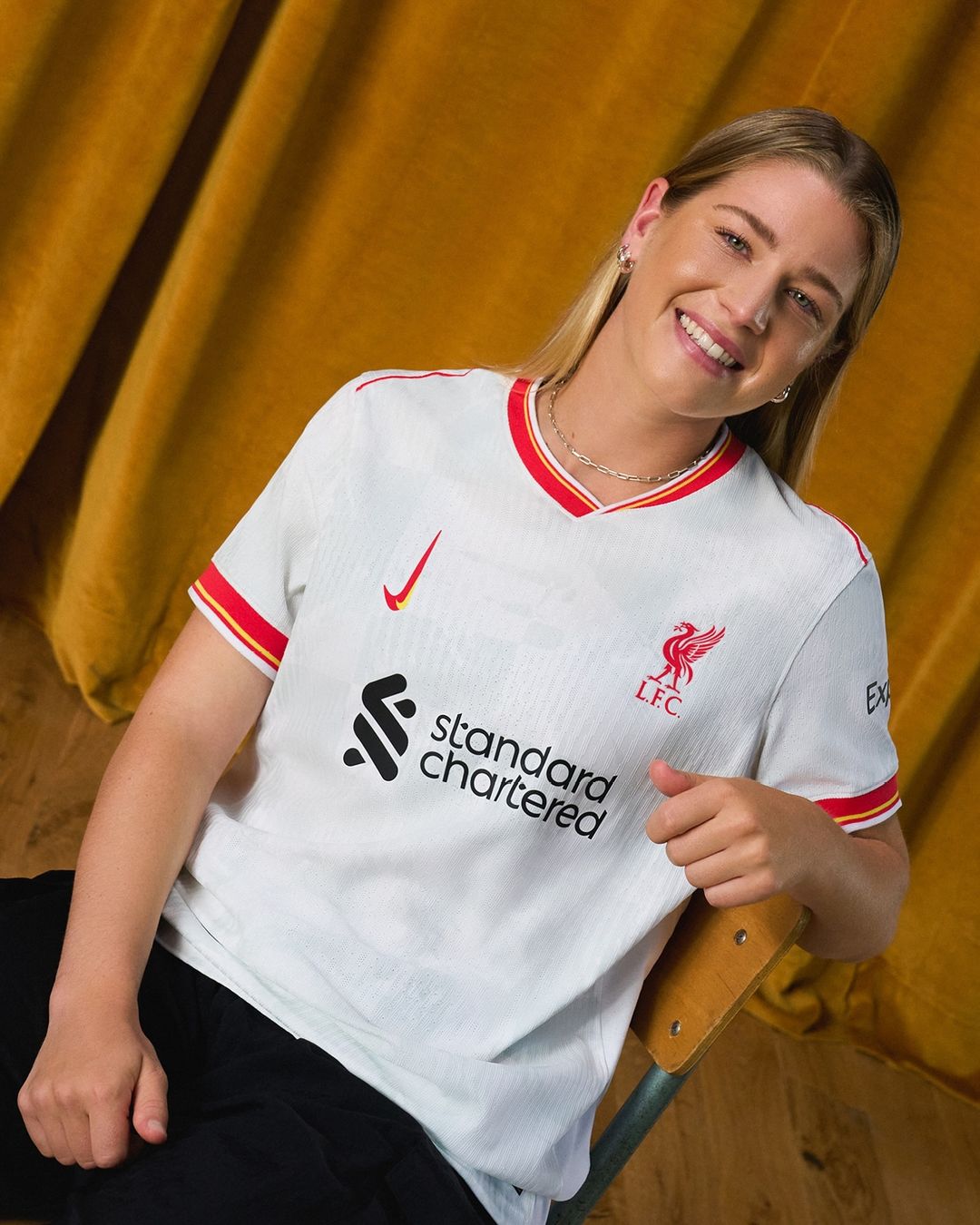 Liverpool 3e shirt 2024-2025 ode aan kunstenaars, vrouwenvoetbal en punks!