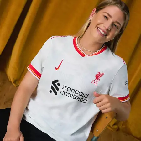 Liverpool 3e shirt 2024-2025 ode aan kunstenaars, vrouwenvoetbal en punks!