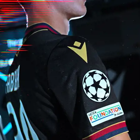 Dit voetbalshirt draagt Bologna tijdens Champions League wedstrijden 2024-2025