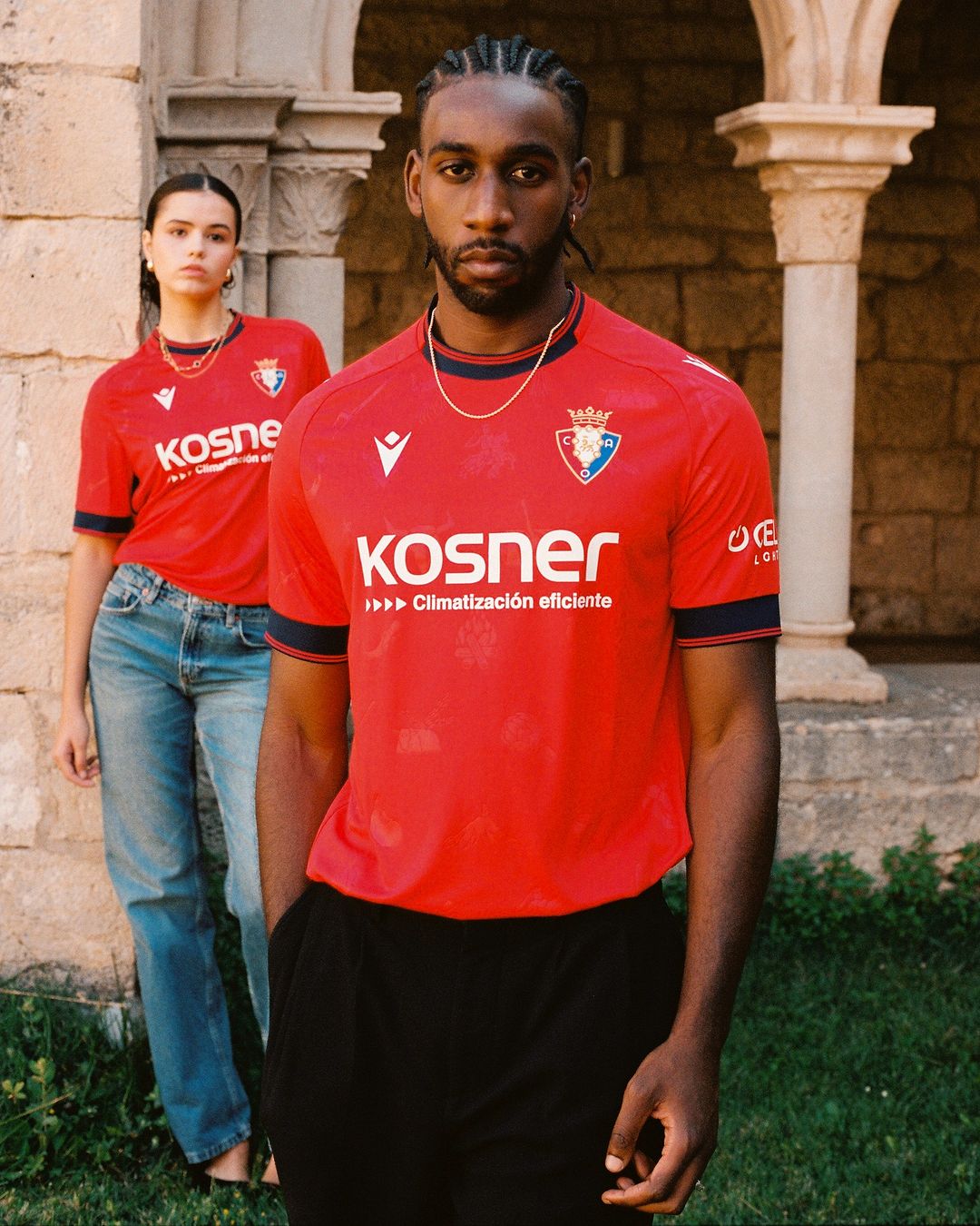 Dit zijn de CA Osasuna voetbalshirts 2024-2025 van Macron