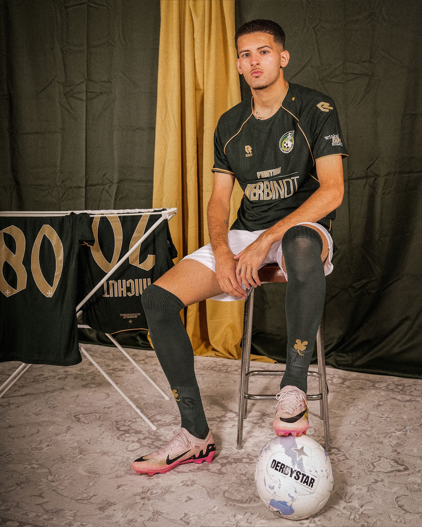 Fortuna Sittard voetbalshirts 2025-2026 bevatten graphic print!