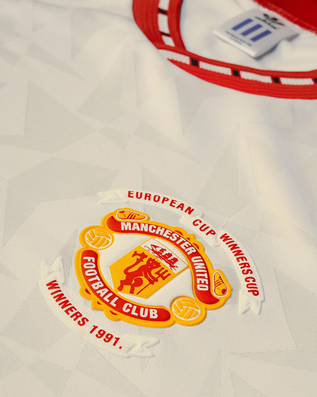 adidas en Manchester United lanceren remake uitshirt 1990-1991