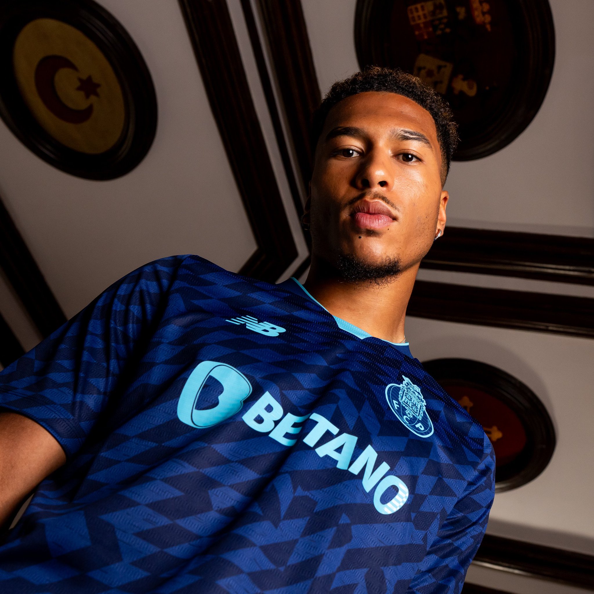 FC Porto voetbalshirts 2024-2025 in teken van vuur en vlam!