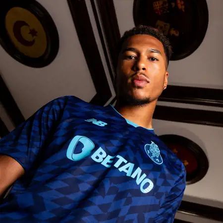 FC Porto voetbalshirts 2024-2025 in teken van vuur en vlam!