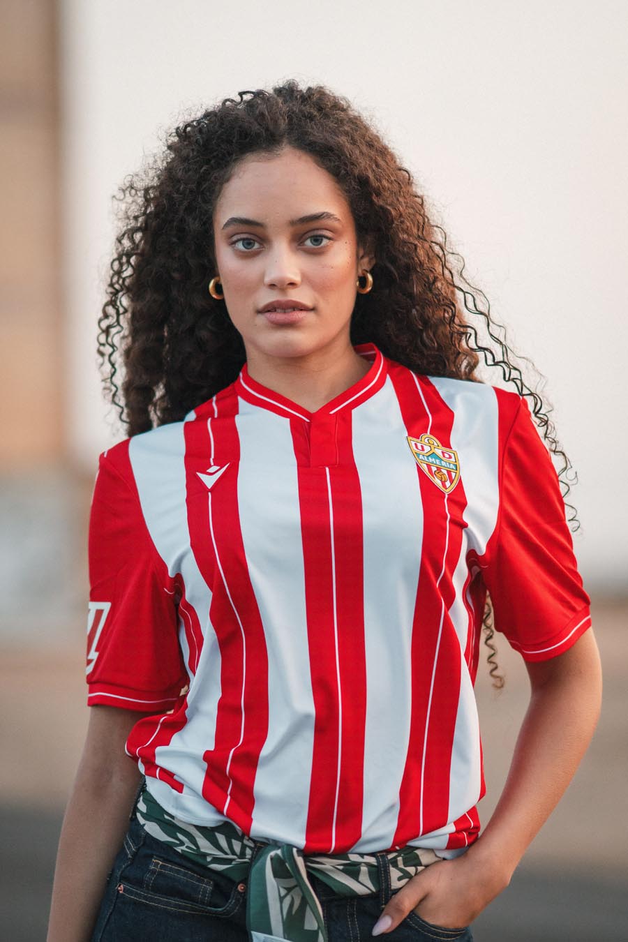 Dit zijn de UD Almería voetbalshirts 2025-2026 van Macron