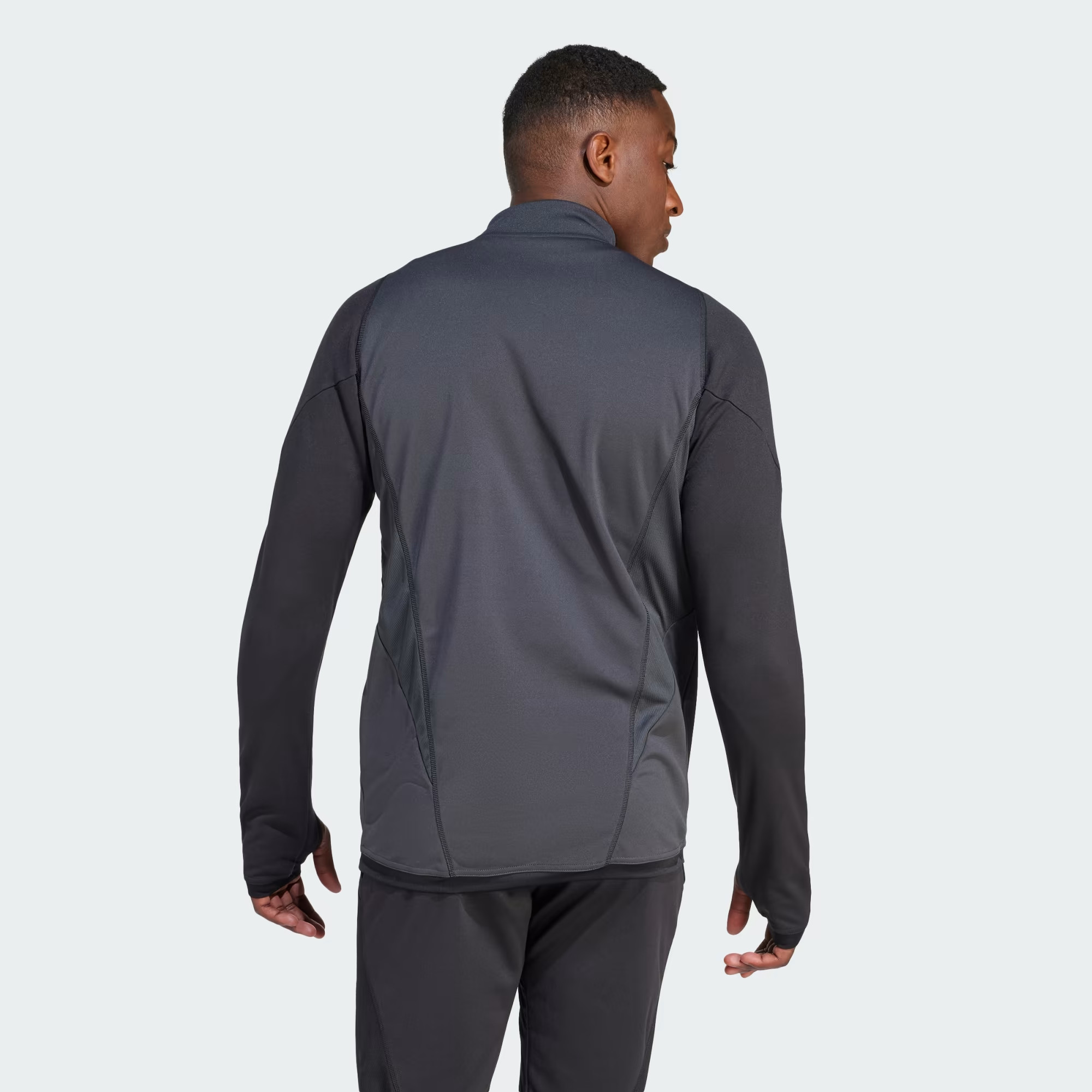 Dit is het grijze Real Madrid Champions League trainingspak 2023-2024