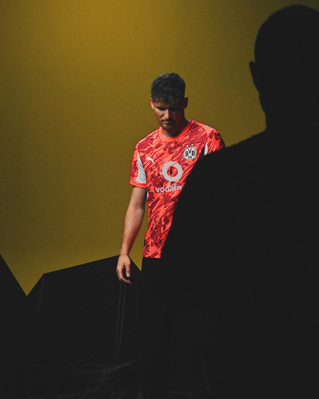 Borussia Dortmund thuisshirt 2025-2026 ode aan sfeer in stadion!